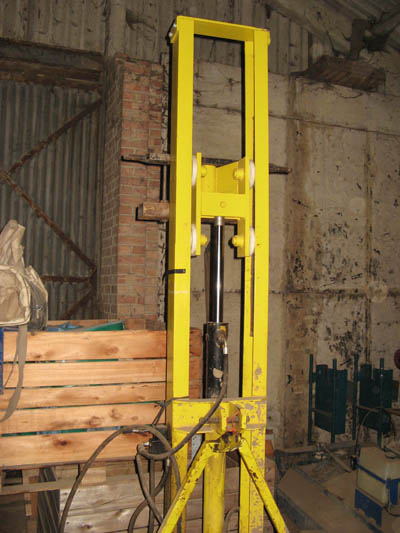 Hydraulic Post Pusher